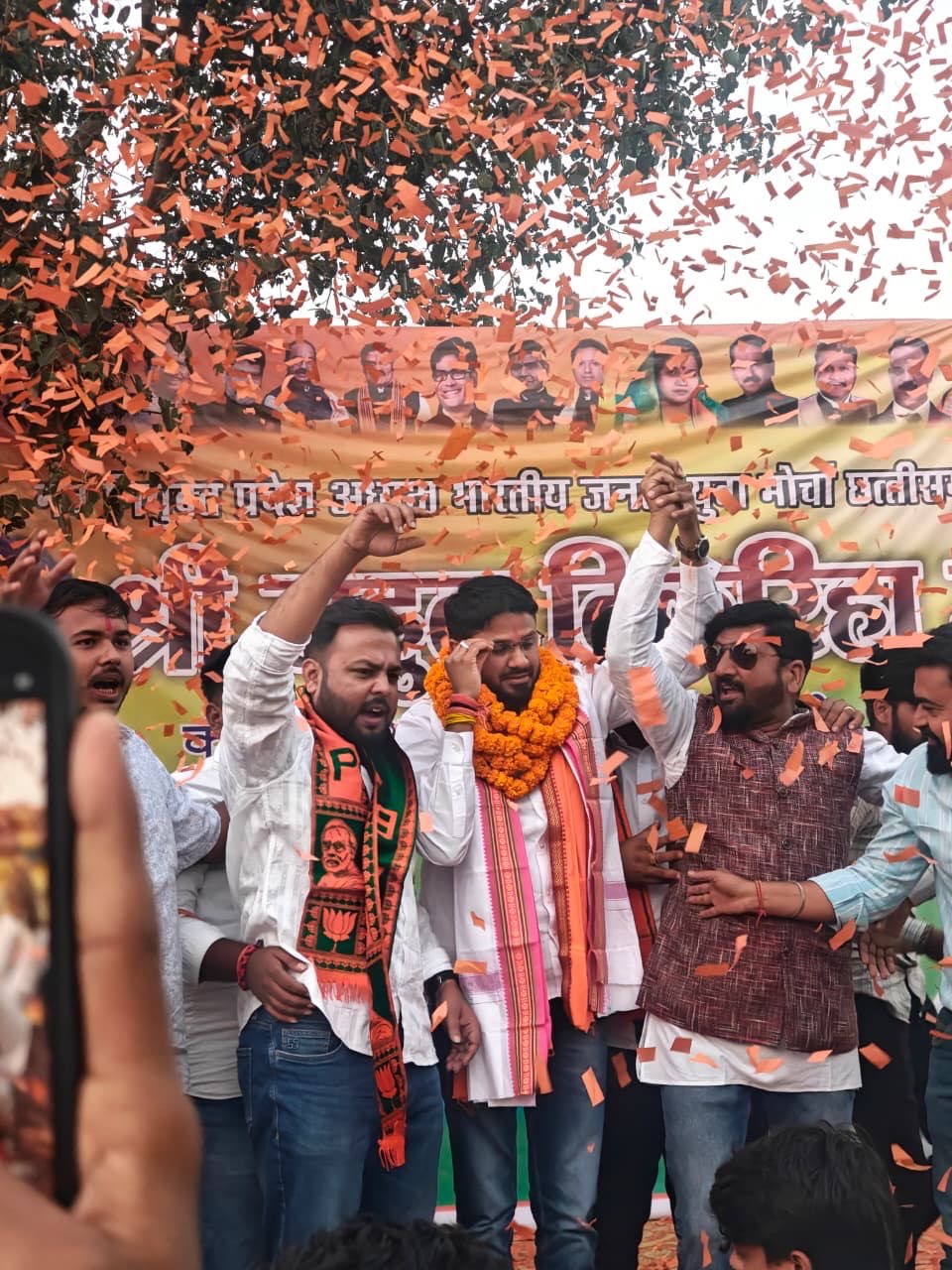 🟠 भाजयुमो प्रदेश कार्यसमिति सदस्य नयन बेहार के नेतृत्व में भाजयुमो प्रदेश अध्यक्ष राहुल टिकरिहा जी का भव्य स्वागत, युवा जोश से गूंजा शहर