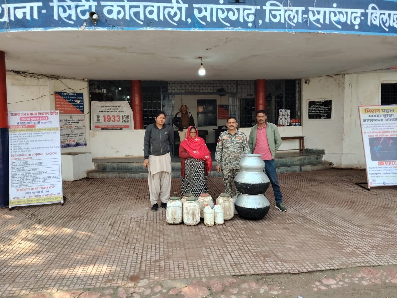 87 लीटर अवैध महुआ शराब जब्त, महिला आरोपी गिरफ्तार…!