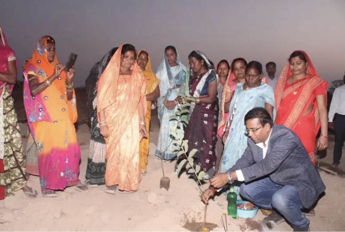 25 एकड़ में अमरूद उत्पादन परियोजना को मिली रफ्तार, 5 हजार वीएनआर पौधों का रोपण पूर्ण..!