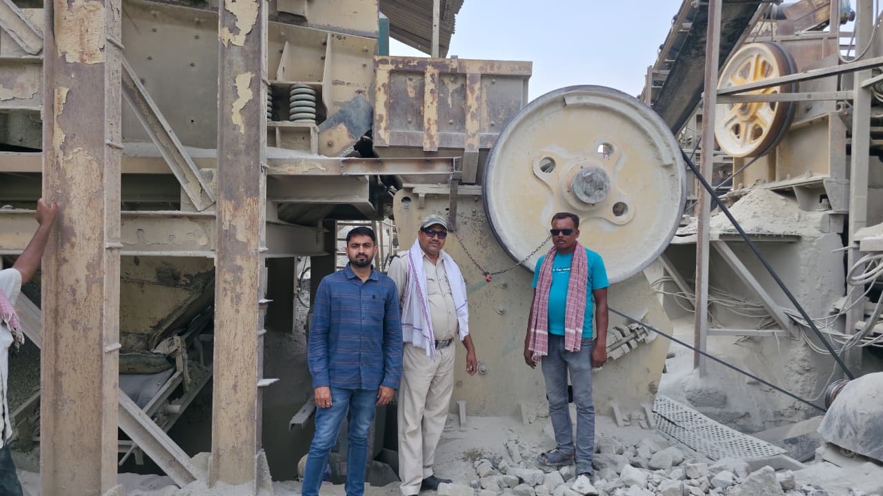 साल्हेओना में खनिज विभाग की बड़ी कार्रवाई: बाबा वैद्यनाथ मिनरल्स क्रेशर सील, नोटिस जारी…!